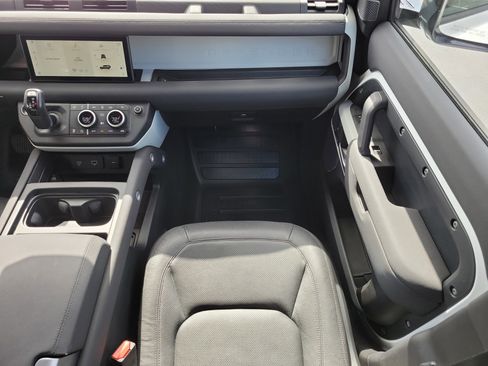 Used 2023 Land Rover Defender 110 S image 15