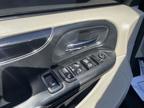 Used 2017 Dodge Grand Caravan SXT FWD image 9