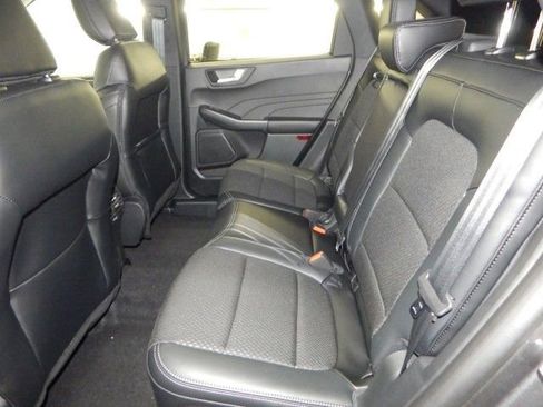 Used 2025 Ford Escape SE image 12