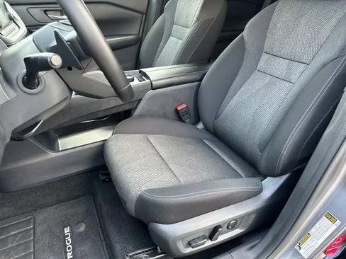 Used 2025 Nissan Rogue SV AWD/4WD image 32