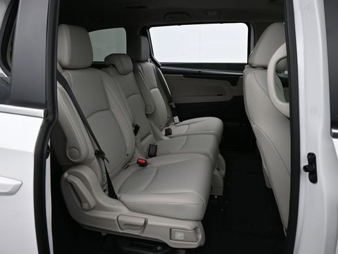 Certified 2026 Honda Odyssey EX-L image 24