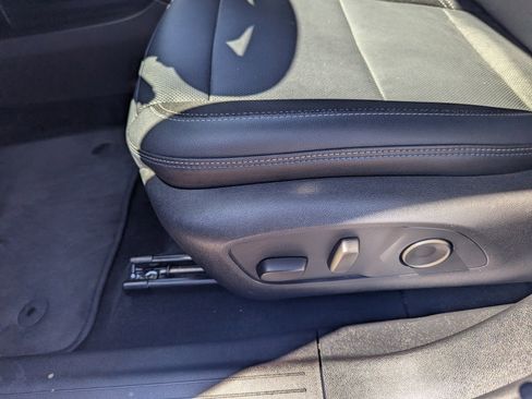 Used 2025 Chevrolet Equinox EV LT w/ Convenience Package image 12