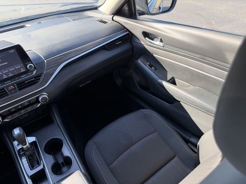 Used 2025 Nissan Altima 2.5 SV image 22