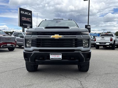 Used 2024 Chevrolet Silverado 2500 Custom w/ Custom Convenience Package AWD/4WD image 3