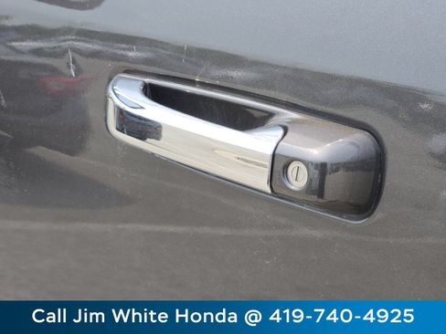 Used 2017 RAM 1500 Classic SLT AWD/4WD image 12