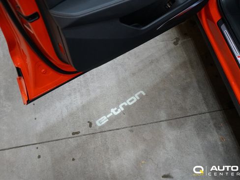 Used 2022 Audi e-tron Premium Plus w/ Premium Plus Package image 12