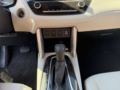 Used 2022 Toyota Corolla Cross LE FWD image 12