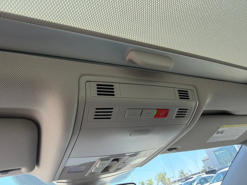 Used 2025 Volkswagen Jetta SE FWD image 22