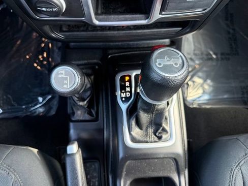 Used 2018 Jeep Wrangler Unlimited Sport AWD/4WD image 18