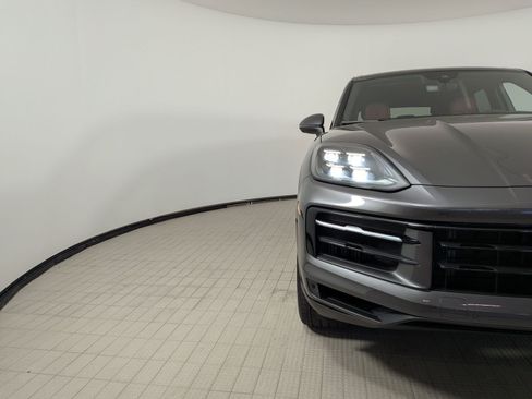 Certified 2025 Porsche Cayenne E-Hybrid AWD/4WD image 12