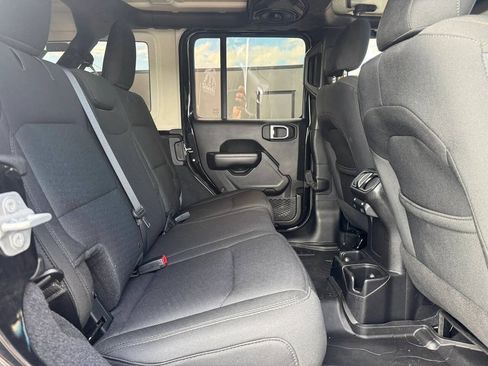 Used 2018 Jeep Wrangler Unlimited Sport S AWD/4WD image 16