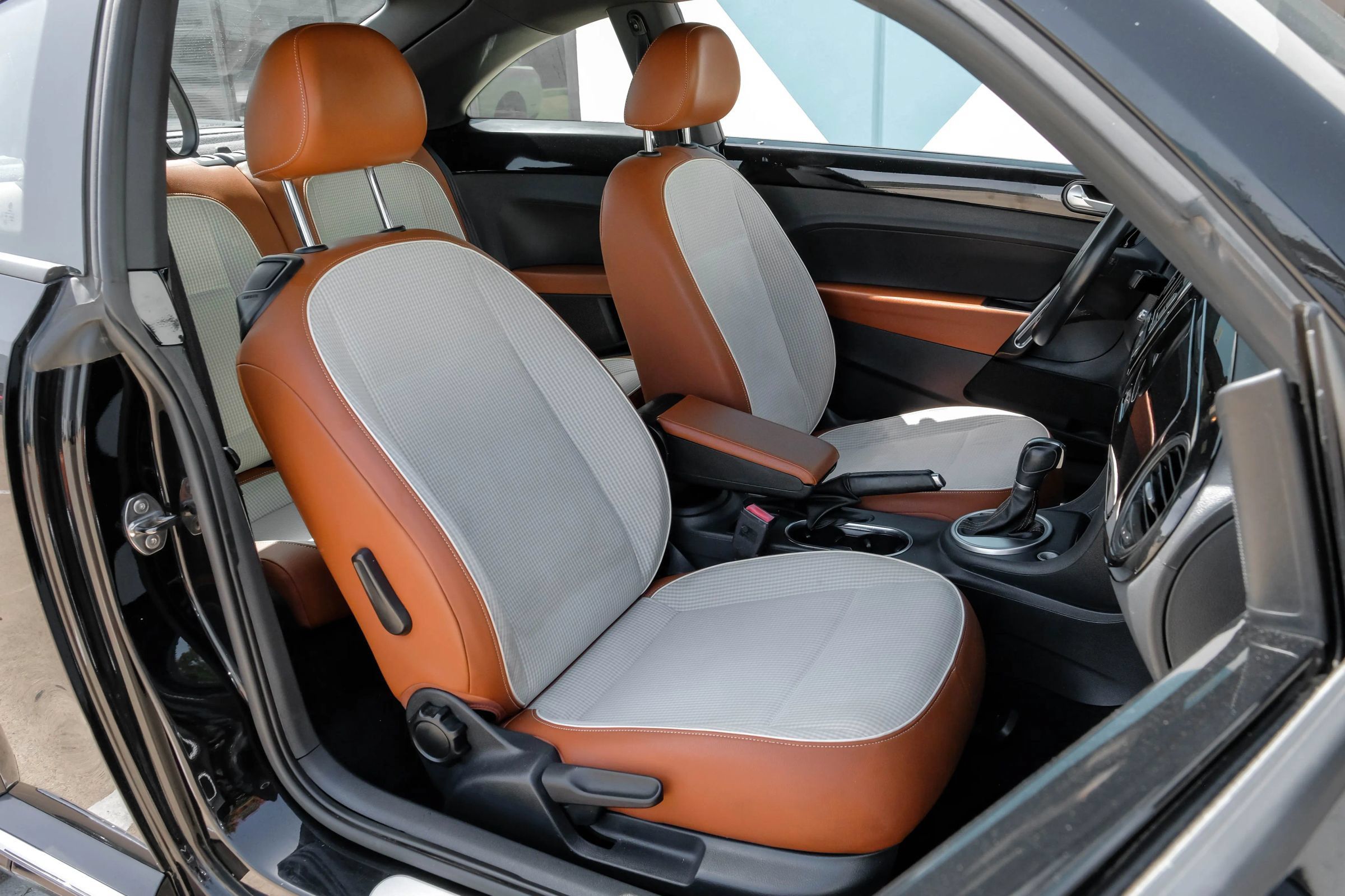 Used 2015 Volkswagen Beetle 1.8T Classic FWD image 29