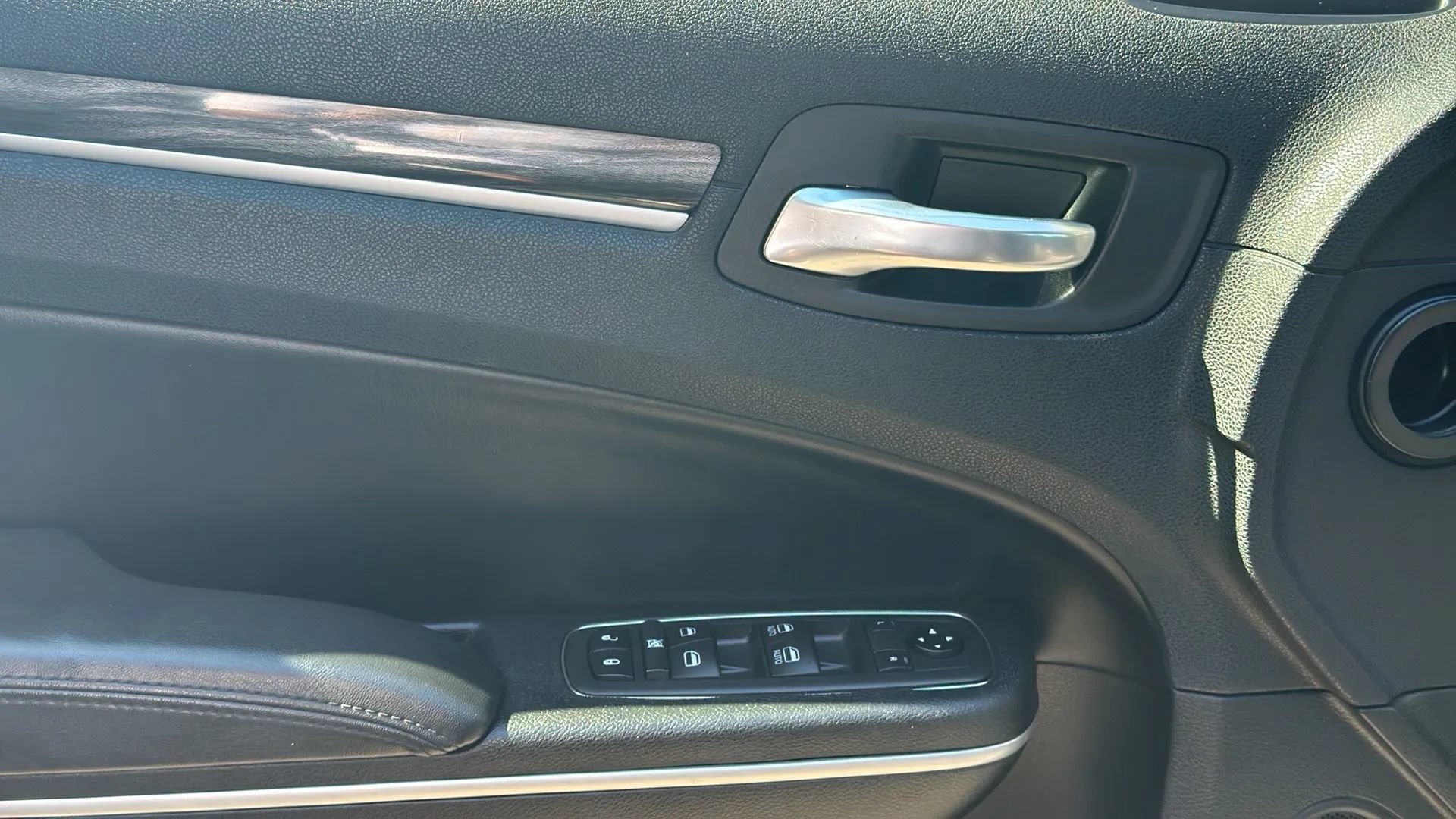 Used 2019 Chrysler 300 Touring w/ Sport Appearance Package RWD image 10