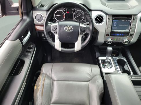 Used 2017 Toyota Tundra Limited w/ Limited Premium Package RWD image 8
