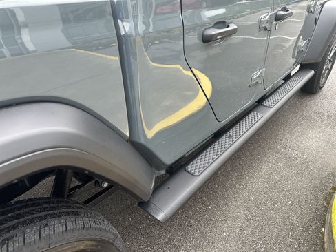 New 2025 Jeep Gladiator Sport image 25