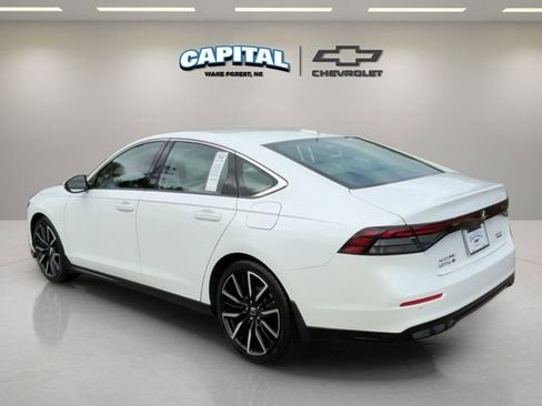 Used 2023 Honda Accord Touring image 3