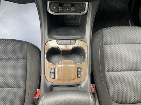 Used 2021 GMC Acadia SLE w/ Driver Convenience Package image 15