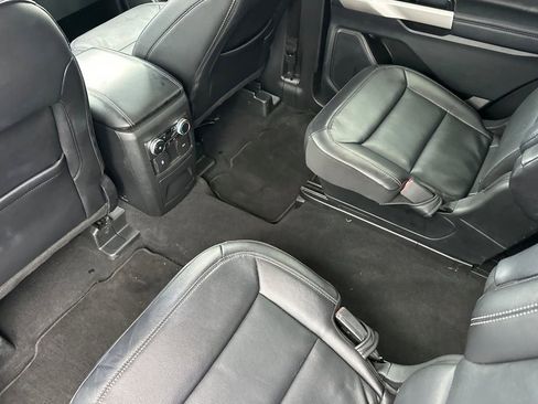 Used 2023 Ford Explorer Limited image 11