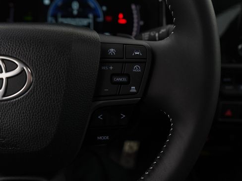 Used 2025 Toyota Camry SE image 17