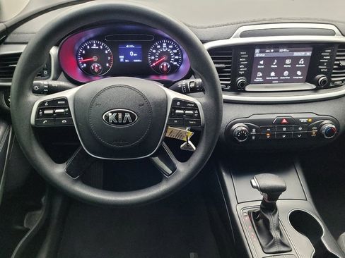 Used 2020 Kia Sorento LX image 22