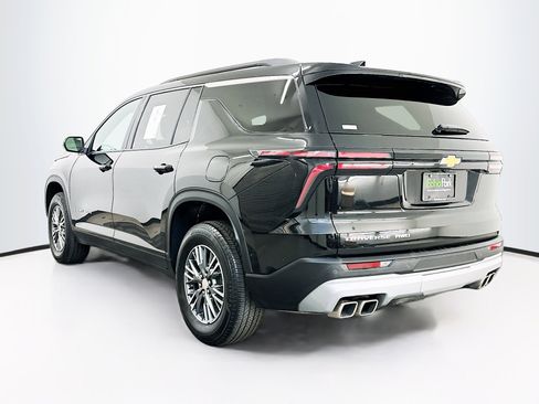 Used 2025 Chevrolet Traverse LT image 5