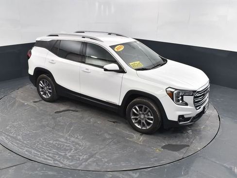Used 2023 GMC Terrain SLT image 31