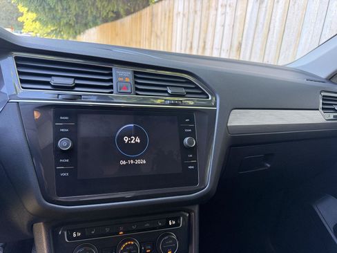 Used 2021 Volkswagen Tiguan SE AWD/4WD image 17