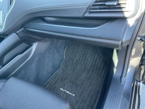 Used 2025 Subaru Outback image 31