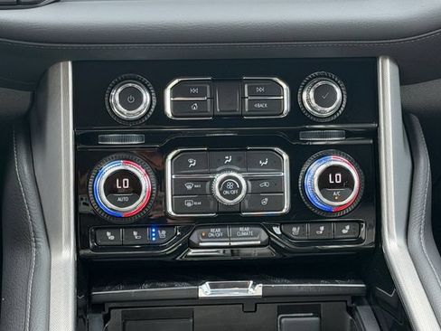Used 2023 GMC Yukon XL Denali w/ Advanced Technology Package AWD/4WD image 21