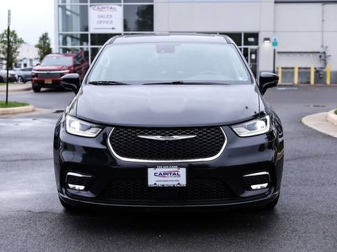 Used 2022 Chrysler Pacifica Touring-L w/ Uconnect Theater Family Group FWD image 6