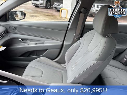 Used 2025 Hyundai Elantra SEL FWD image 33