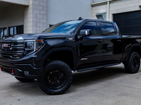 Used 2023 GMC Sierra 1500 AT4 w/ AT4 Premium Package AWD/4WD image 5