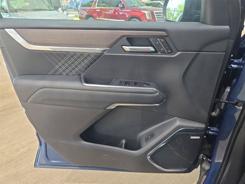 Used 2025 GMC Acadia Denali w/ LPO, Floor Liner Package AWD/4WD image 24