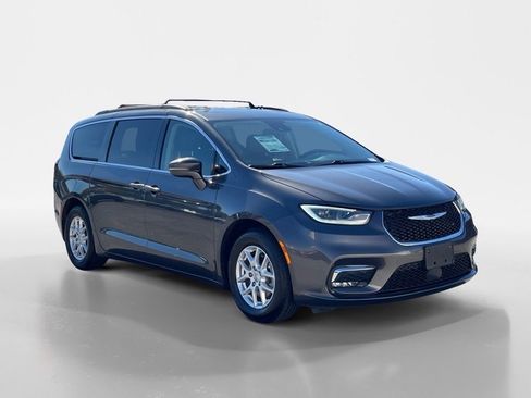 Used 2022 Chrysler Pacifica Touring-L image 8