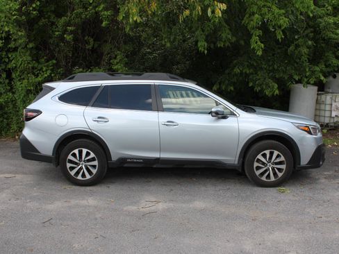 Certified 2022 Subaru Outback Premium AWD/4WD image 4