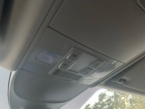 Used 2022 Volkswagen Taos SE w/ Driver Assistance Package image 58