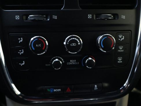 Used 2019 Dodge Grand Caravan SXT image 23