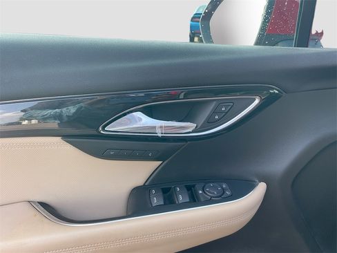 Used 2025 Buick Envision Preferred image 9