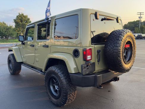Used 2013 Jeep Wrangler Unlimited Rubicon w/ Connectivity Group AWD/4WD image 7