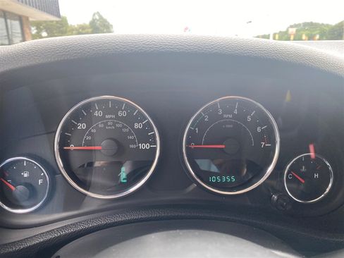 Used 2013 Jeep Wrangler Unlimited Sahara w/ Connectivity Group AWD/4WD image 13