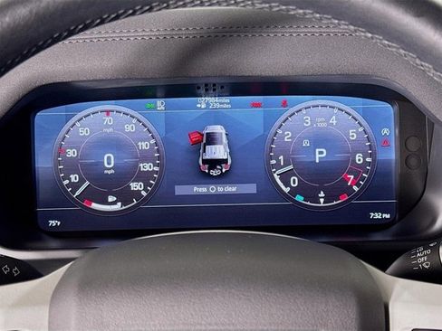 Used 2023 Land Rover Defender 110 SE image 13