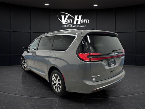 Used 2023 Chrysler Pacifica Pinnacle FWD image 5