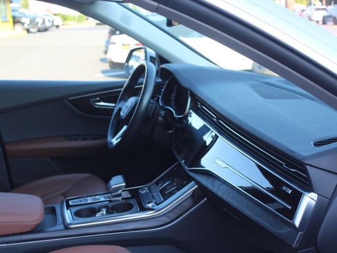Used 2022 Audi Q8 Premium Plus image 18