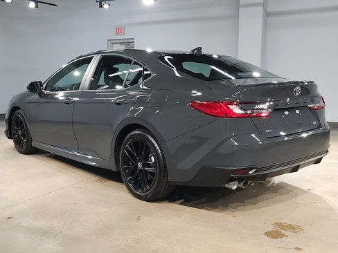 Used 2025 Toyota Camry SE FWD image 5