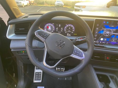 New 2026 Volkswagen Tiguan SE R-Line image 32