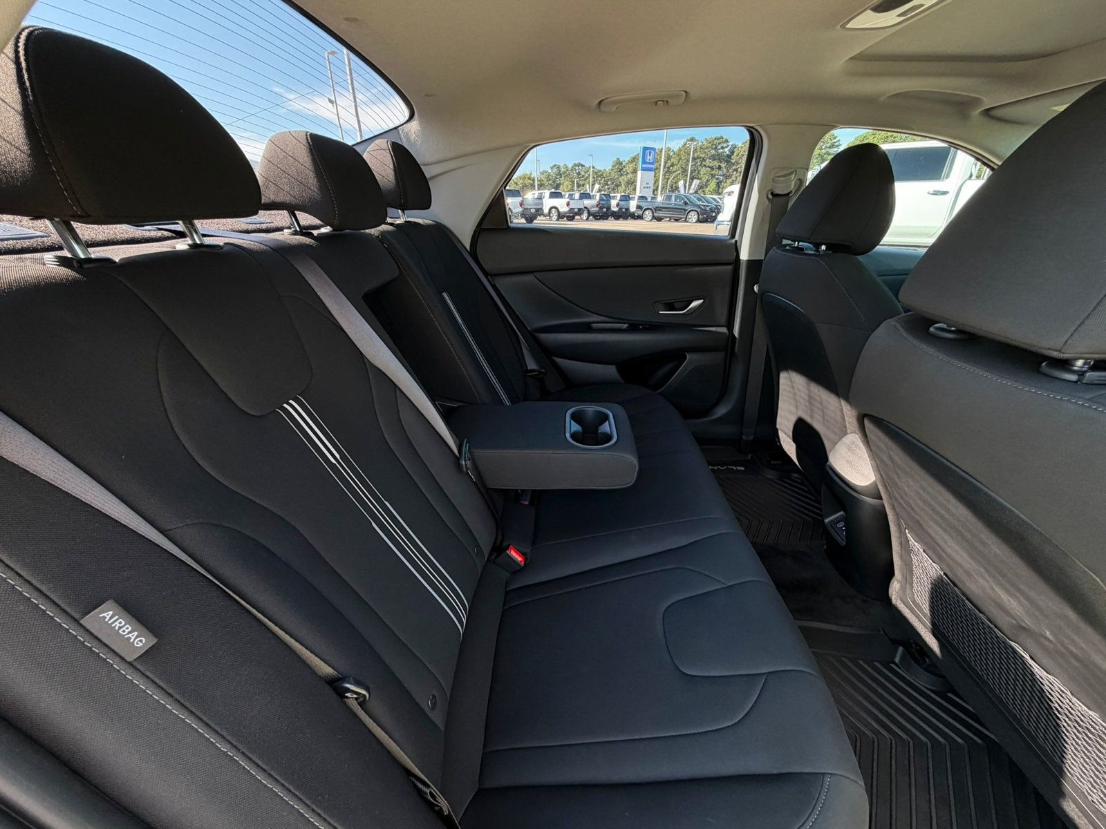 Used 2025 Hyundai Elantra SEL FWD image 30