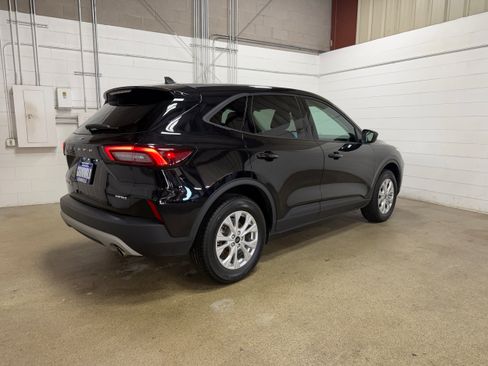 Used 2025 Ford Escape Active AWD/4WD image 9
