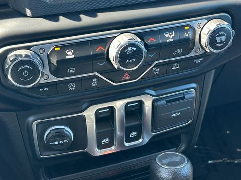 Used 2023 Jeep Wrangler Sport S image 26