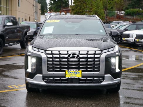 Used 2023 Hyundai Palisade Calligraphy image 2