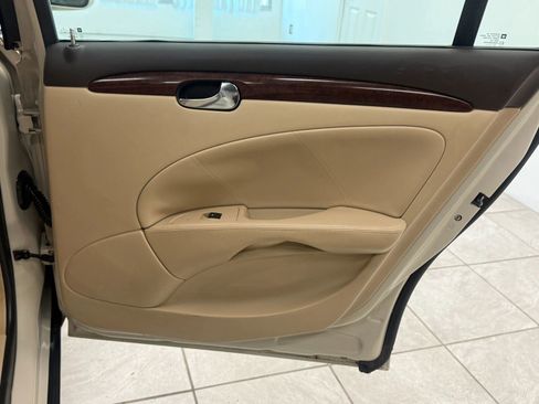 Used 2011 Buick Lucerne CX image 22